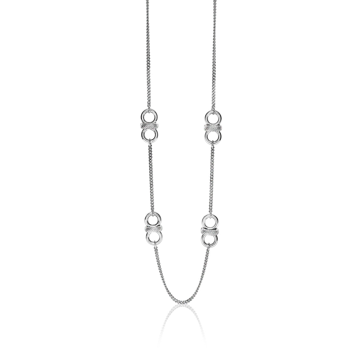 Collier en argent avec des maillons ronds et une finition brillante.