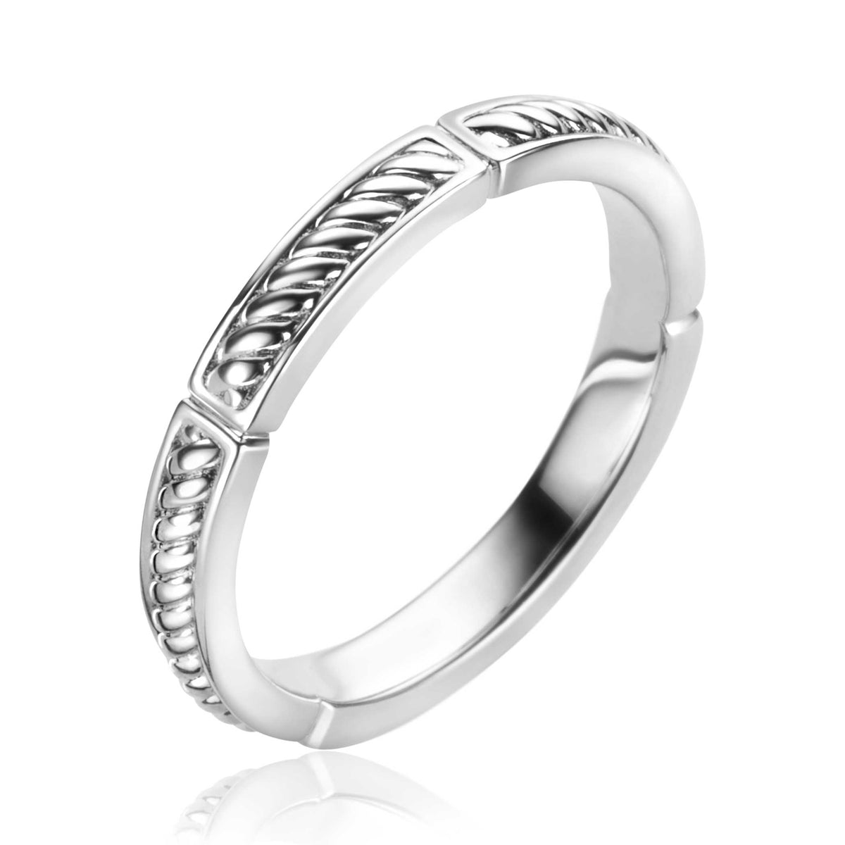 Bague en argent avec motif tressé et finition brillante.