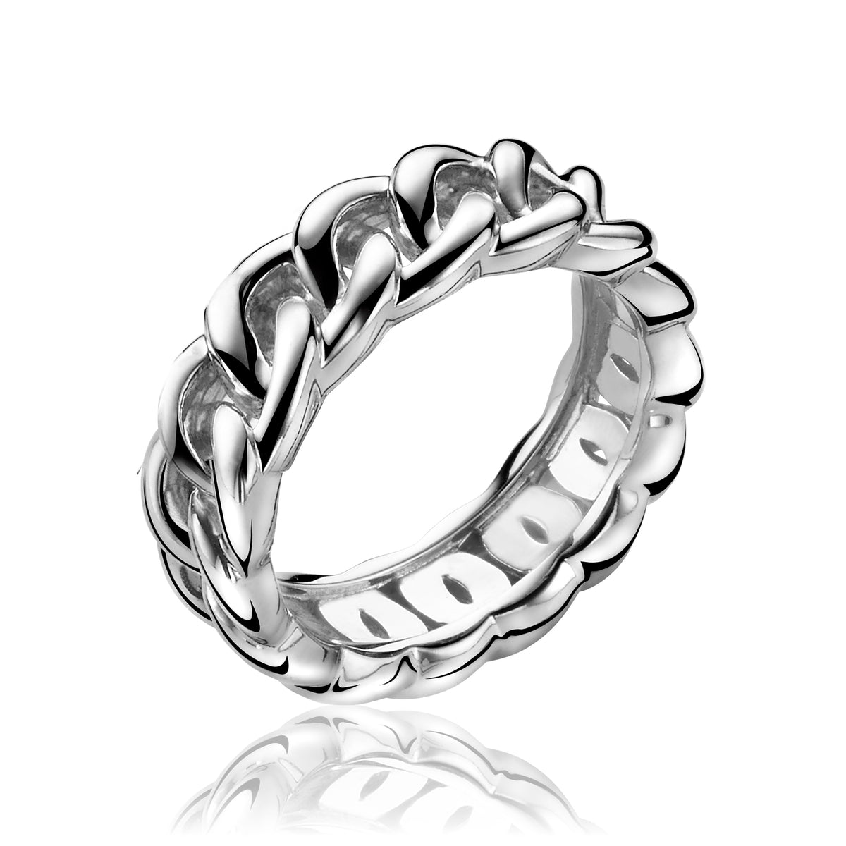 Bague en argent avec un design en maillons entrelacés et une finition brillante.