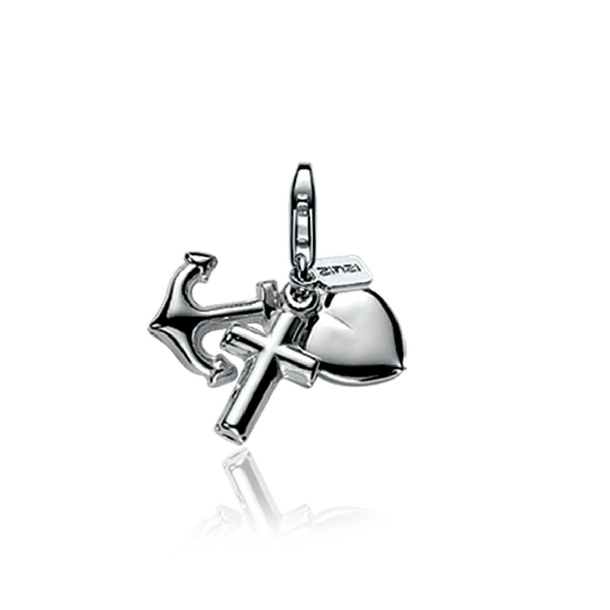 Pendentif en argent avec un cœur, une croix et une ancre.