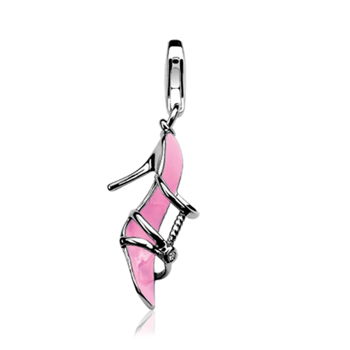pendentif en argent en forme de chaussure rose avec des détails en métal.