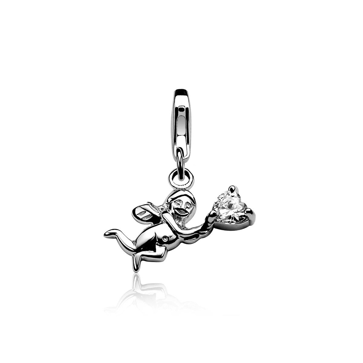 Pendentif en argent représentant une fée avec des détails en cristal.
