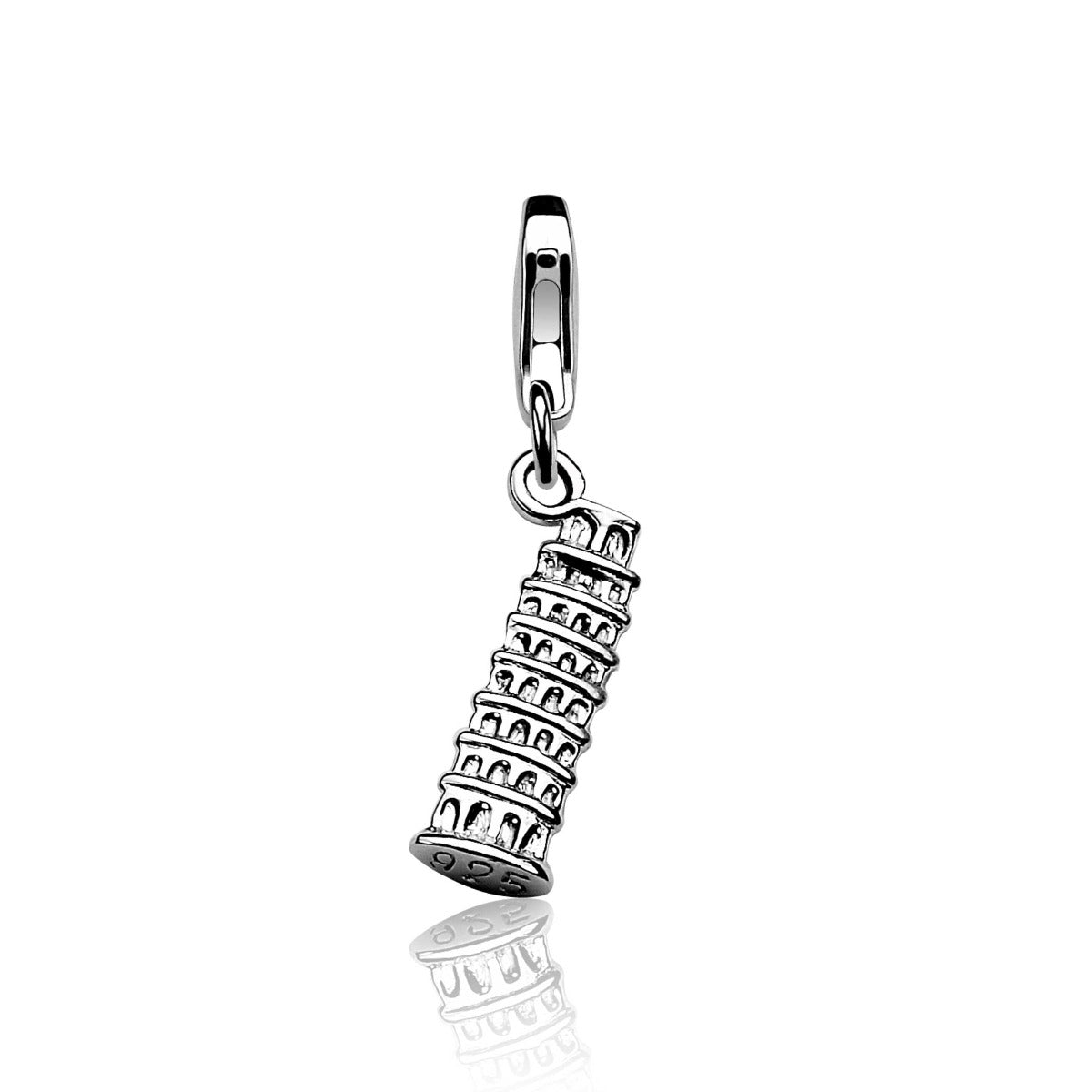 pendentif en argent en forme de tour penchée, avec des détails sculptés.