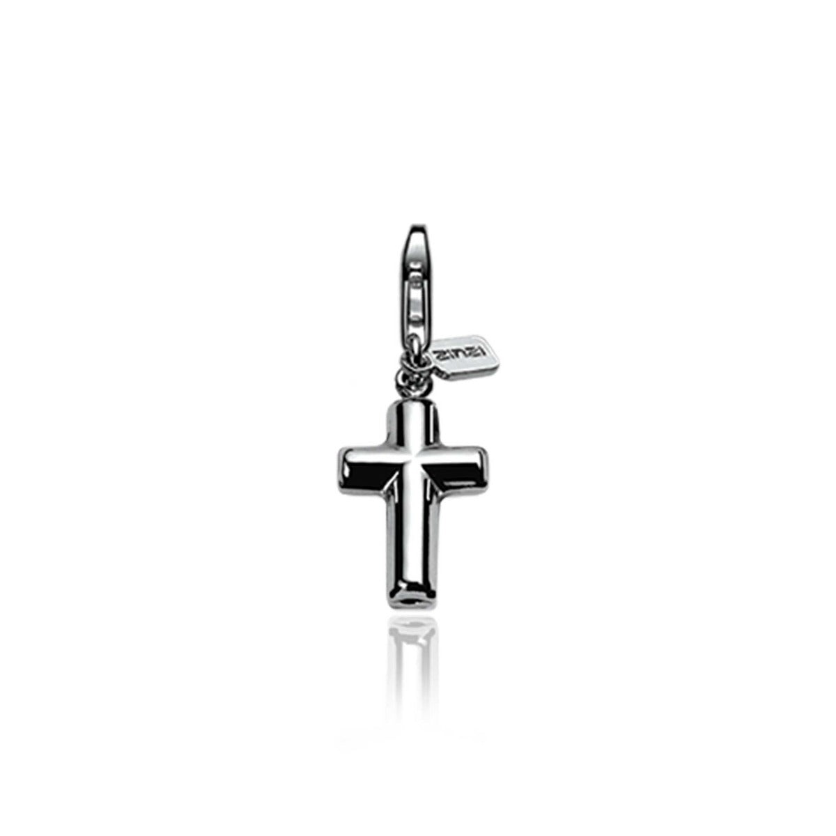 pendentif en argent en forme de croix avec un petit tag.