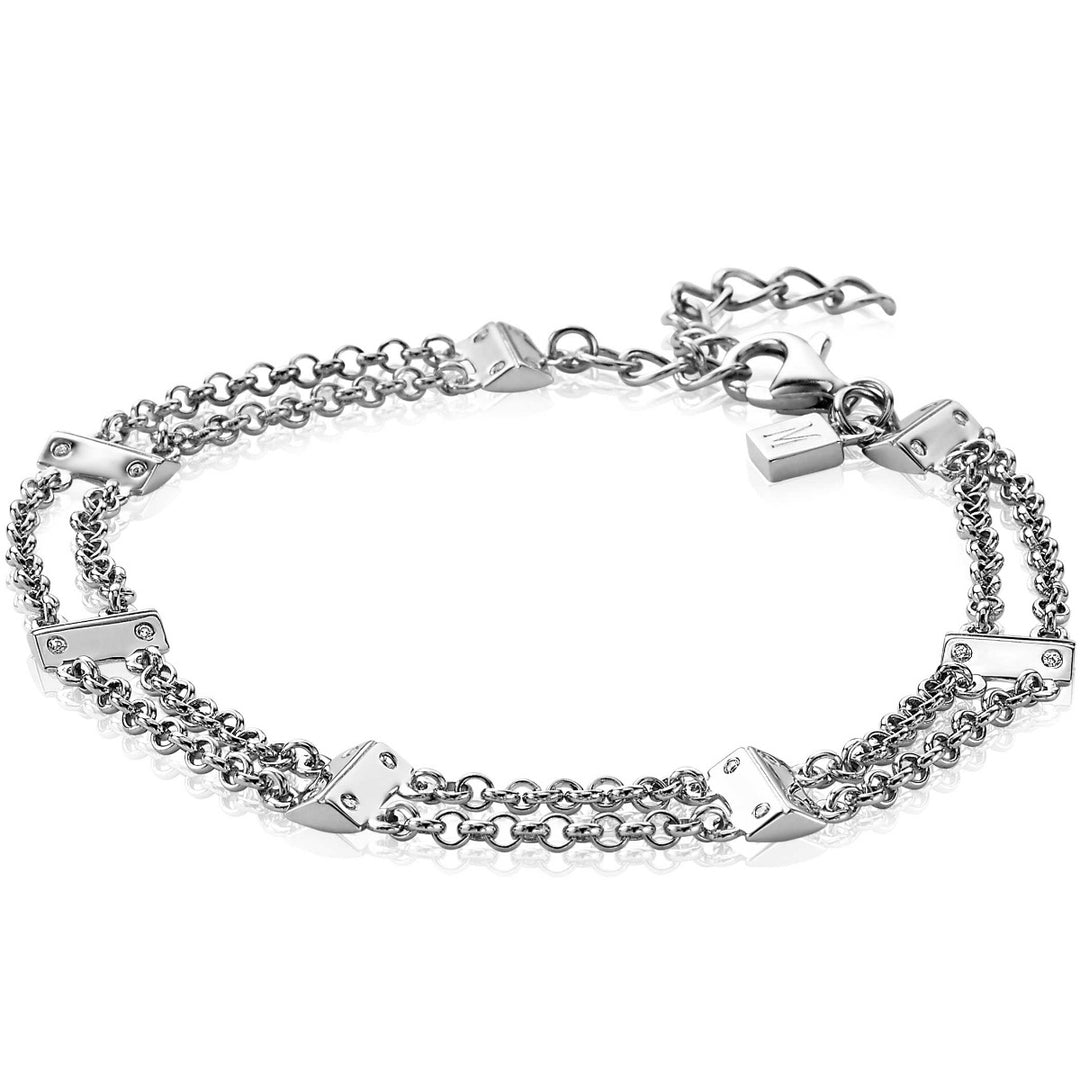 De Zinzi Armband Zilver Mva21 heeft afwisselende geometrische bedels, een stijlvol dubbel kettingontwerp en een verstelbare sluiting versierd met sprankelende witte zirkonias.