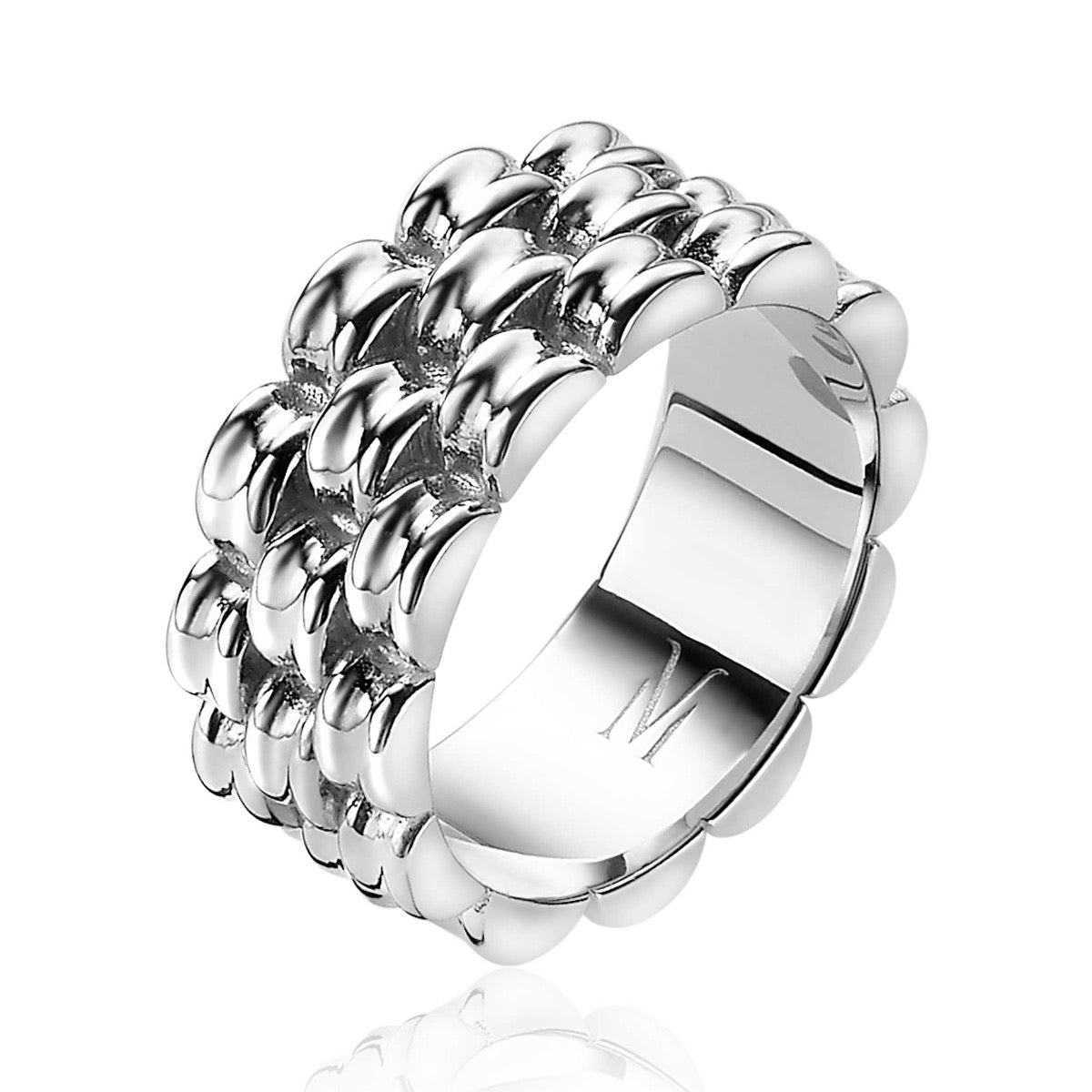 Bague en argent avec un design texturé et des motifs arrondis.