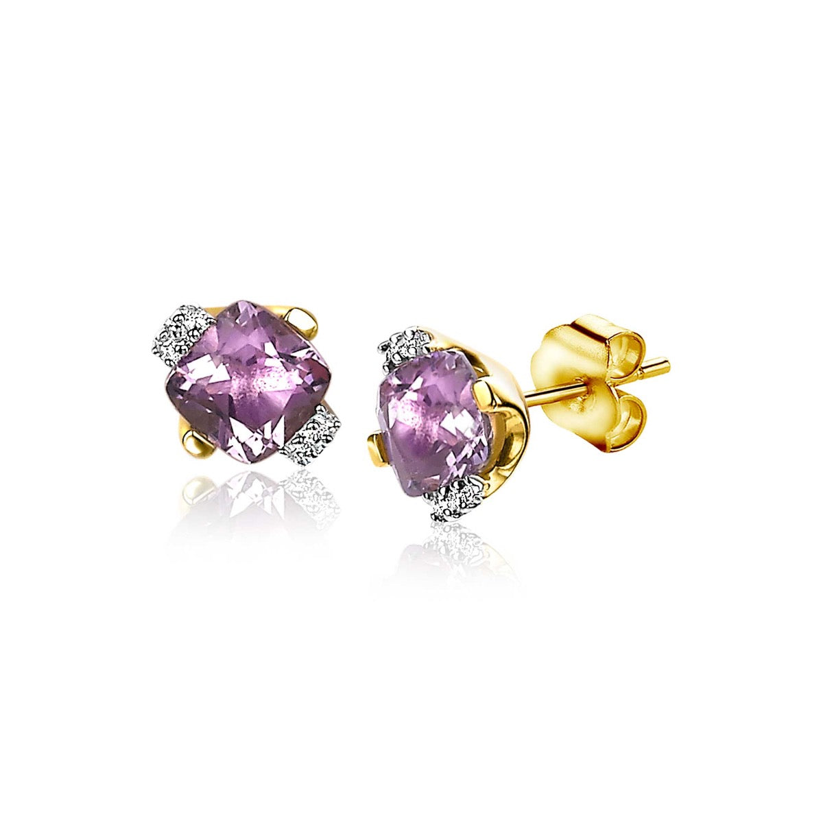 Boucles d'oreilles en or avec pierres violettes et détails en argent.