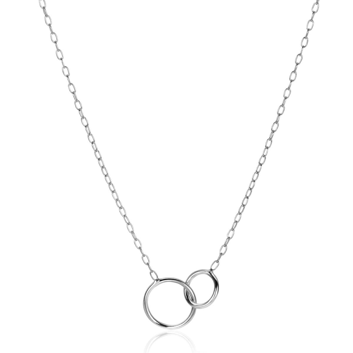 Collier en argent avec deux cercles entrelacés, chaîne délicate.