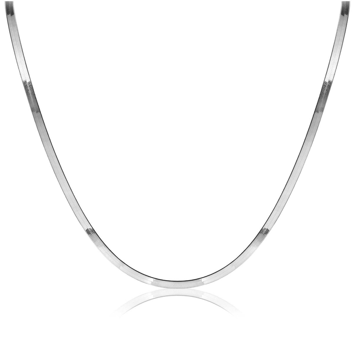 collier en argent avec un design fin et lisse, légèrement incurvé