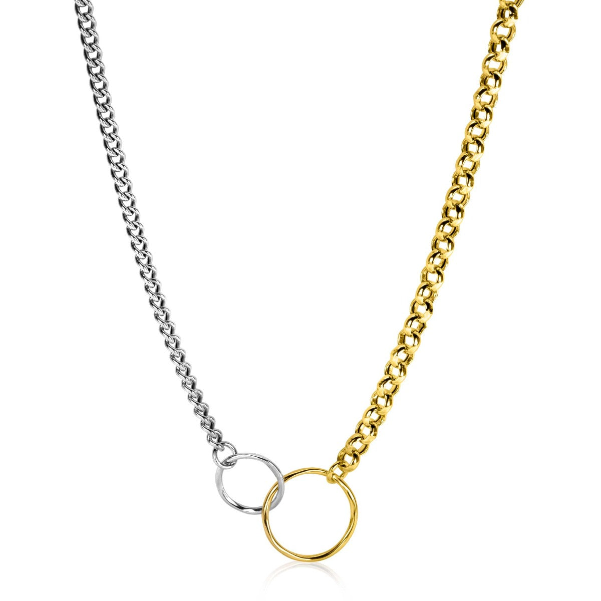 Collier en argent avec maillons, présentant un anneau doré et un petit anneau argenté.