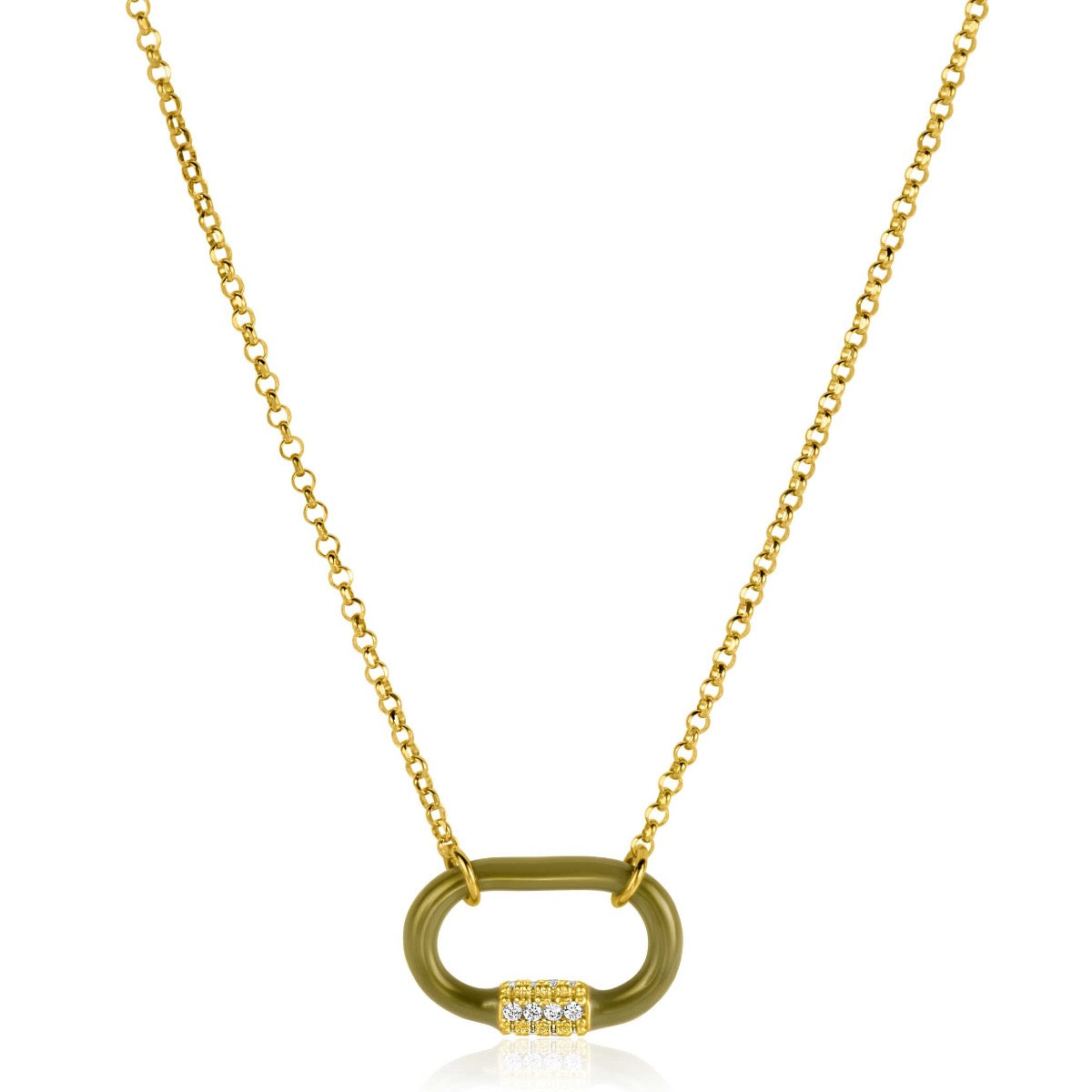 Collier doré avec un pendentif en forme d'anneau et des pierres brillantes.