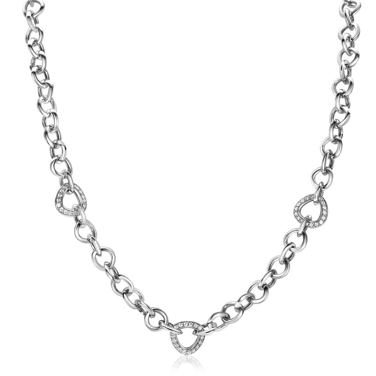 Collier en argent avec maillons ronds et pendentifs en forme de cœur.