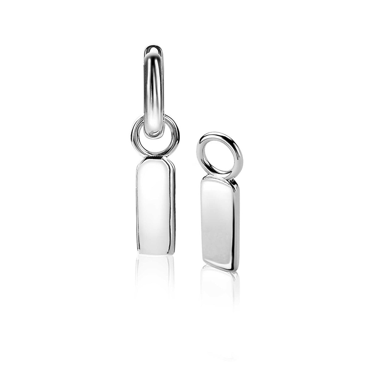 Boucles d'oreilles en argent avec des formes rectangulaires et des finitions brillantes.