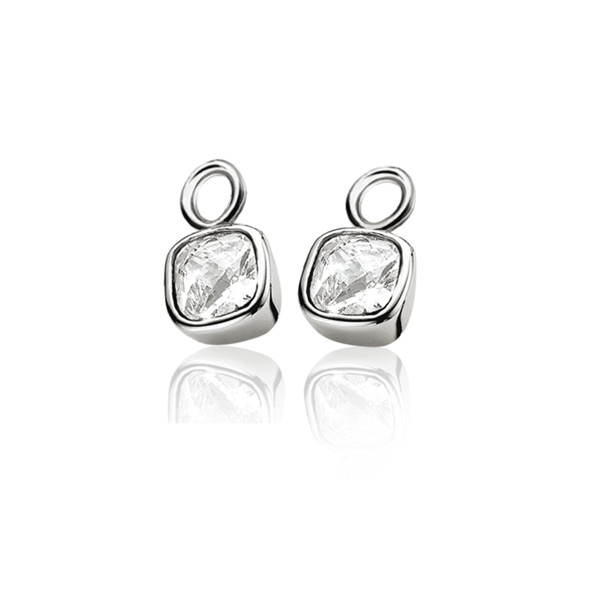 Boucles d'oreilles en argent avec des pierres transparentes en forme de carré.