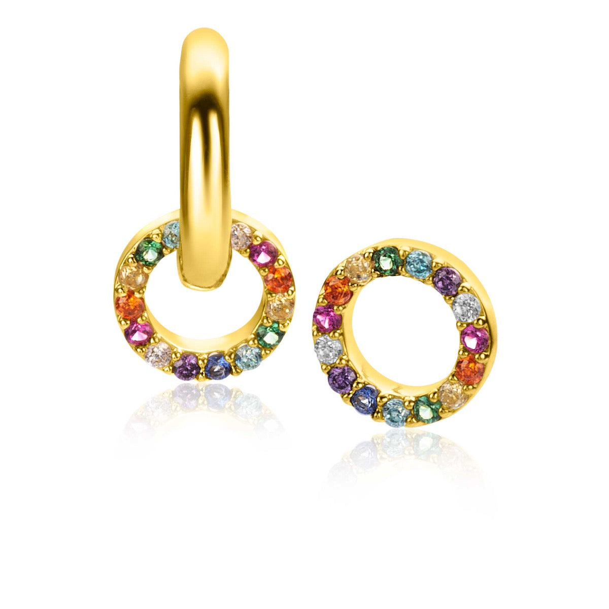 Gouden oorbellen met kleurrijke steentjes in een cirkelvormig ontwerp.