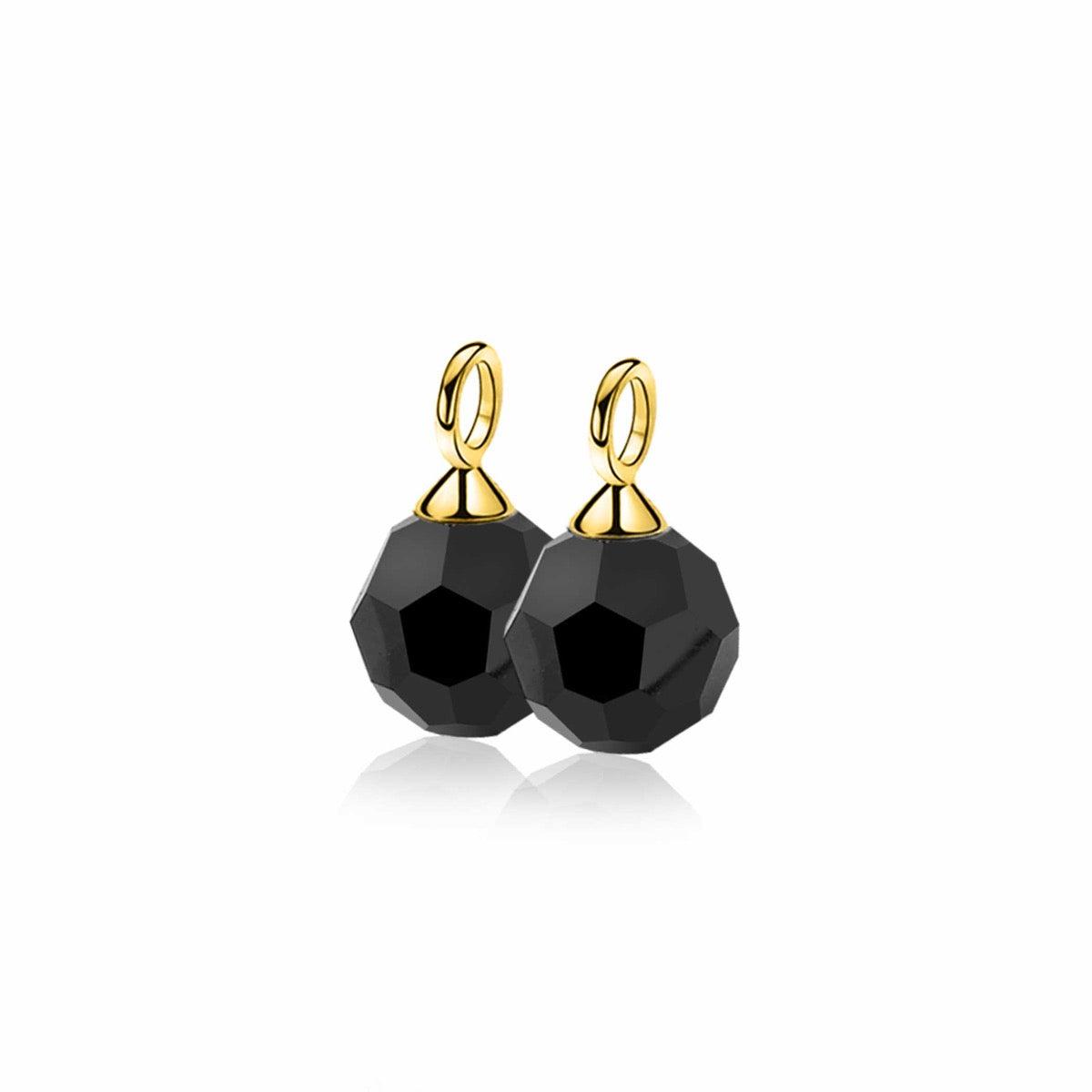 Boucles d'oreilles dorées avec des pendentifs en forme de boule noire facettée.