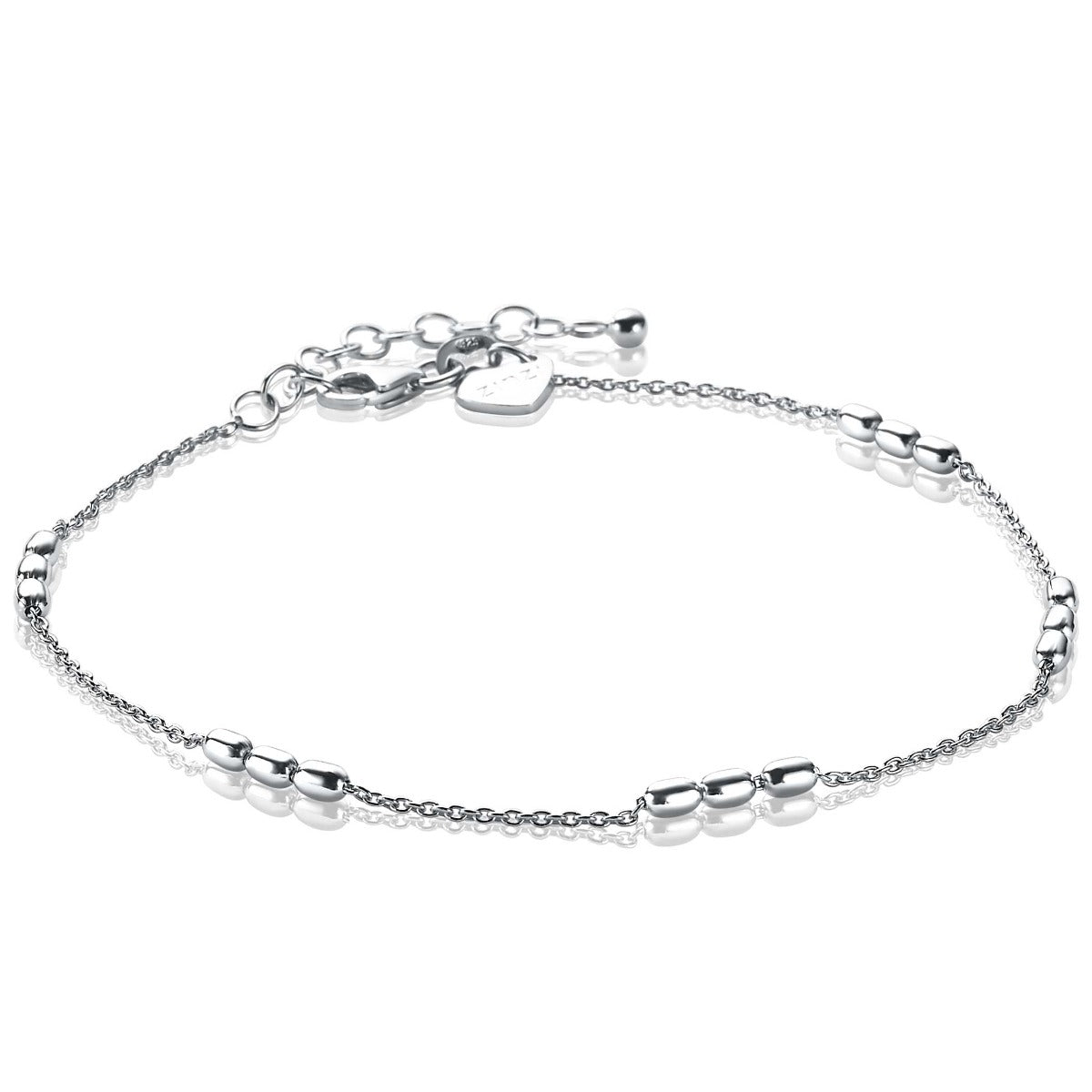 Collier en argent avec des perles rondes et une chaîne délicate.