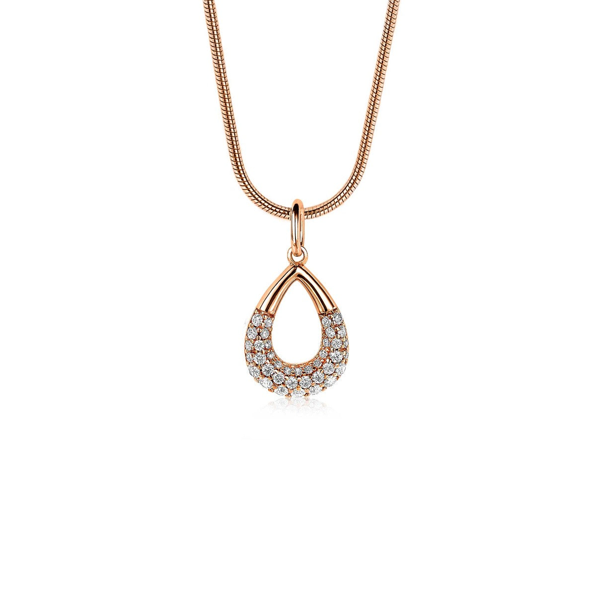 Pendentif doré en forme de goutte, orné de cristaux brillants, suspendu à une chaîne fine.