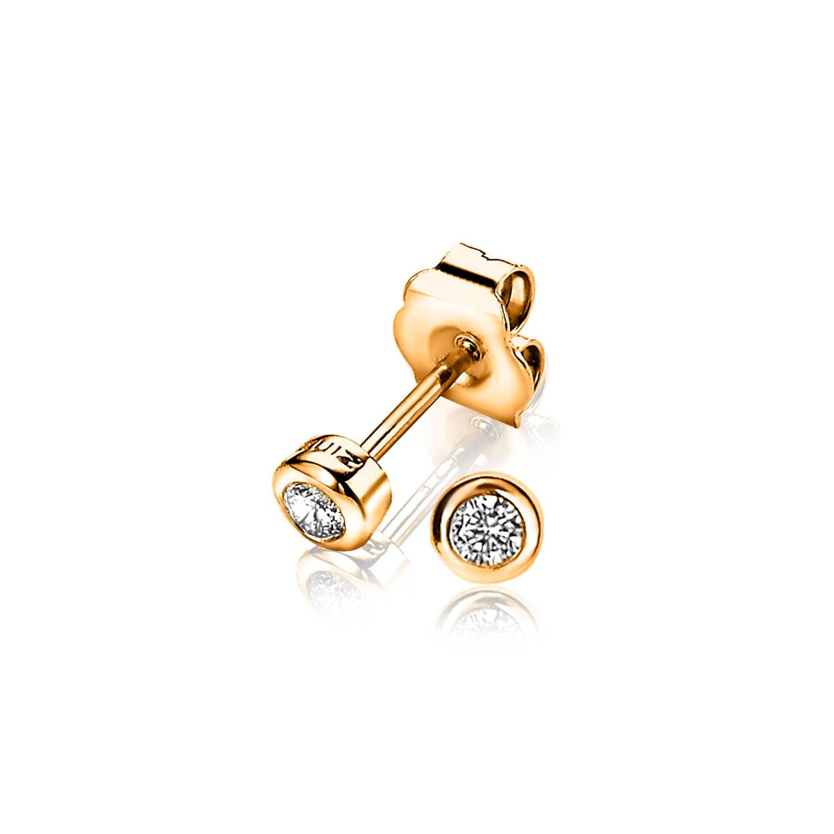 Boucles d'oreilles en plaqué or avec un zircon scintillant.
