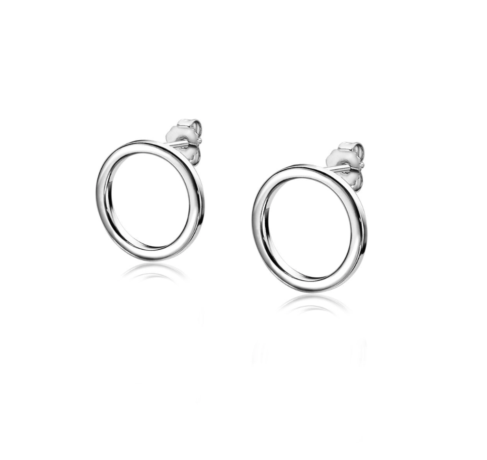 Boucles d'oreilles en argent en forme de cercles simples.