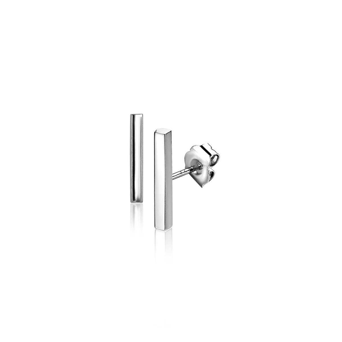 Boucles d'oreilles en argent avec une forme rectangulaire et un design minimaliste.