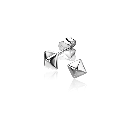 Boucles d'oreilles en argent en forme de pyramide avec une finition brillante.