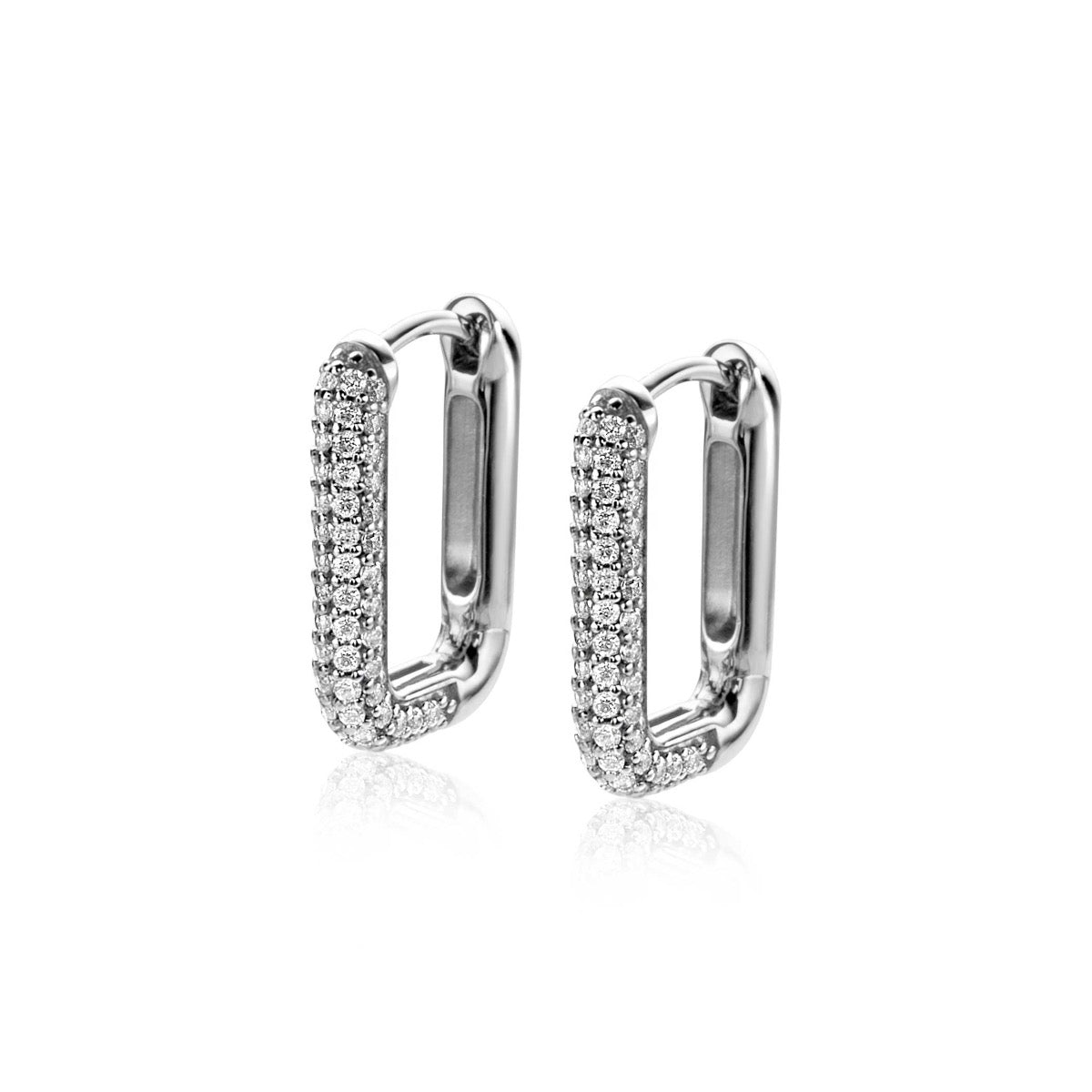 Boucles d'oreilles en argent avec des zircons, en forme de barre rectangulaire.