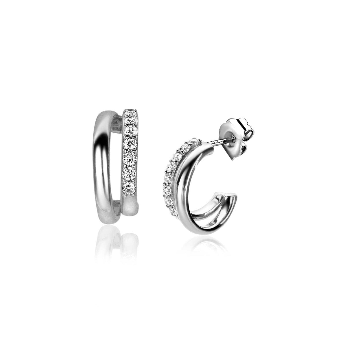 Boucles d'oreilles en argent avec des cristaux, forme ronde et finition brillante.