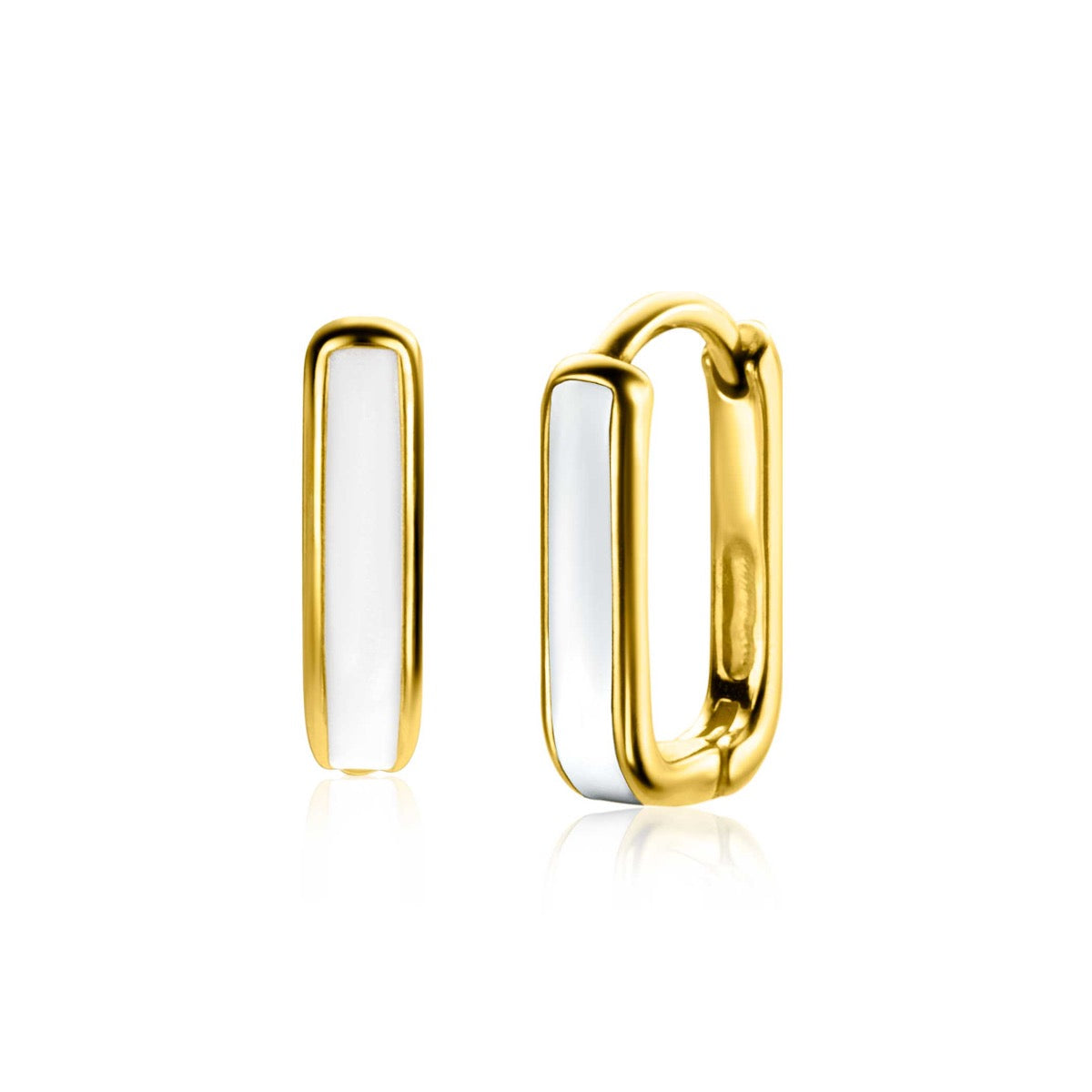 Boucles d'oreilles dorées avec une finition lisse et un design rectangulaire.