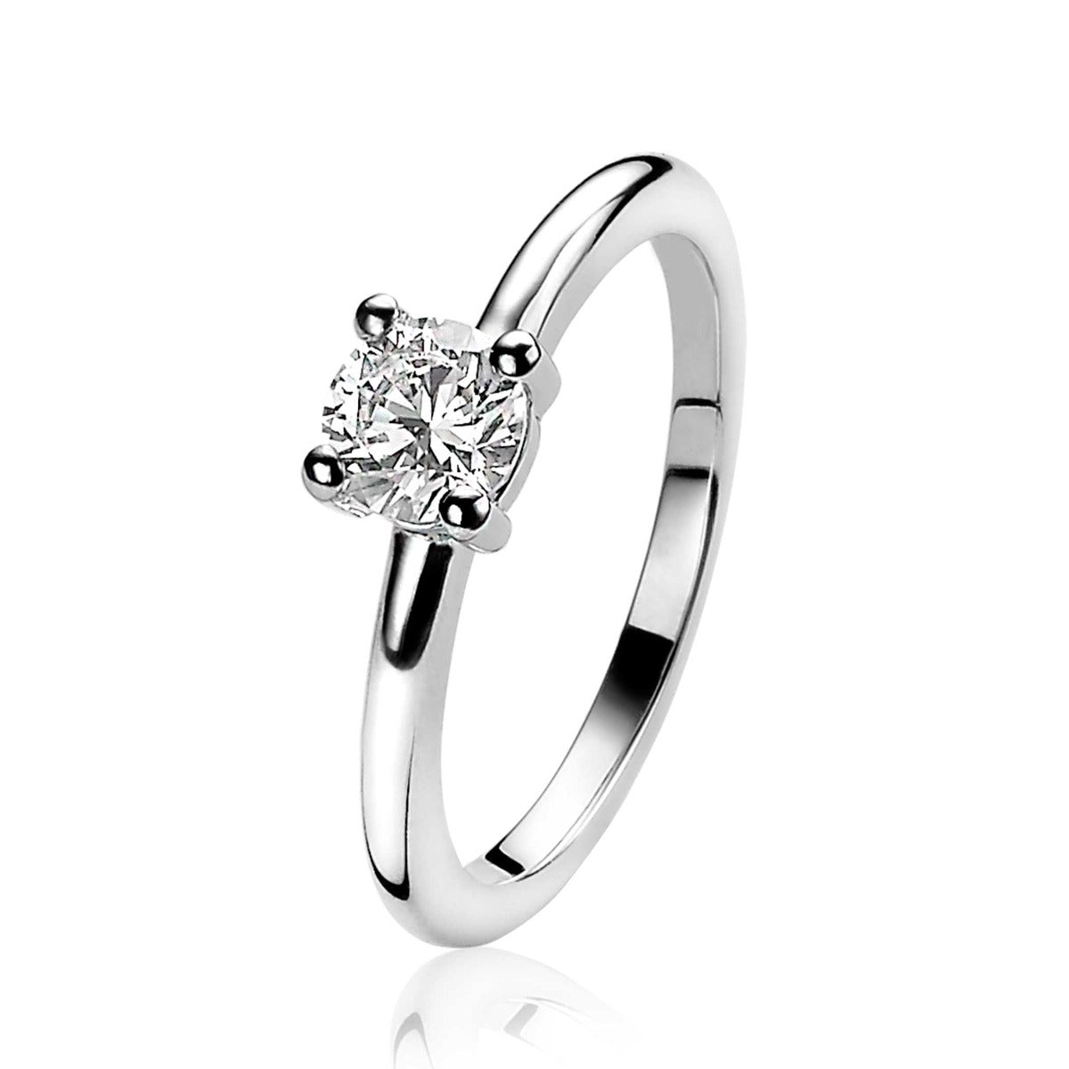 Bague en argent avec un zircon central brillant.