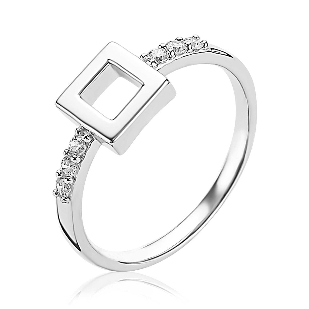 Bague en argent avec un motif carré et des pierres brillantes sur les côtés.